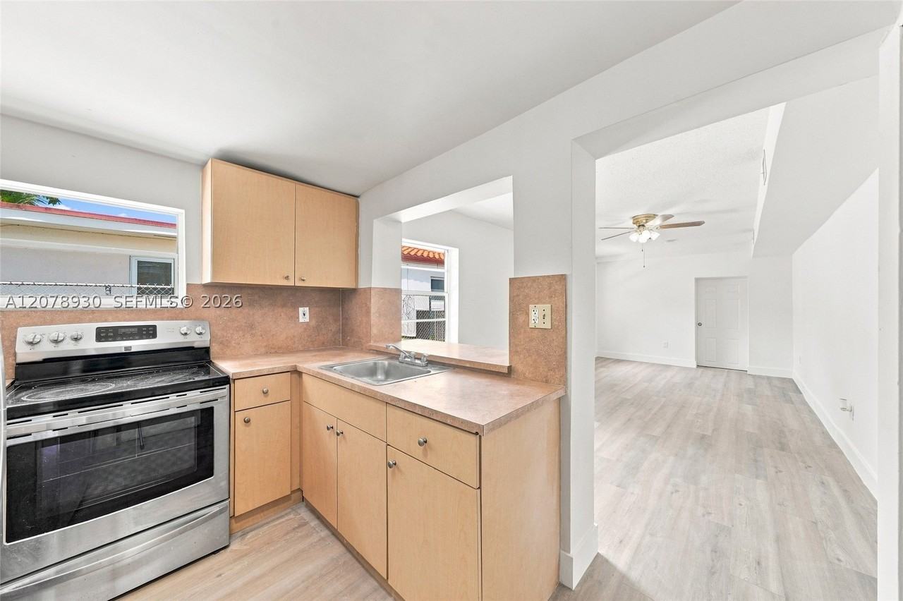402 Nw 44th Ave #1 - Photo 5 of 27