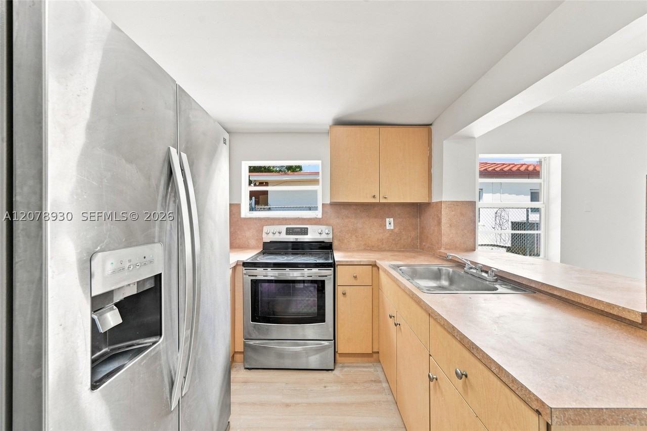 402 Nw 44th Ave #1 - Photo 6 of 27