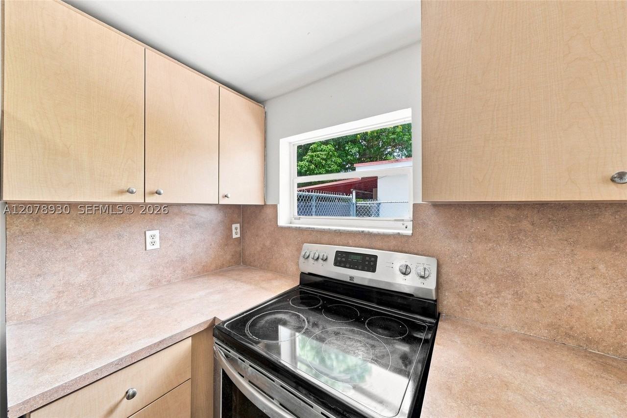 402 Nw 44th Ave #1 - Photo 7 of 27