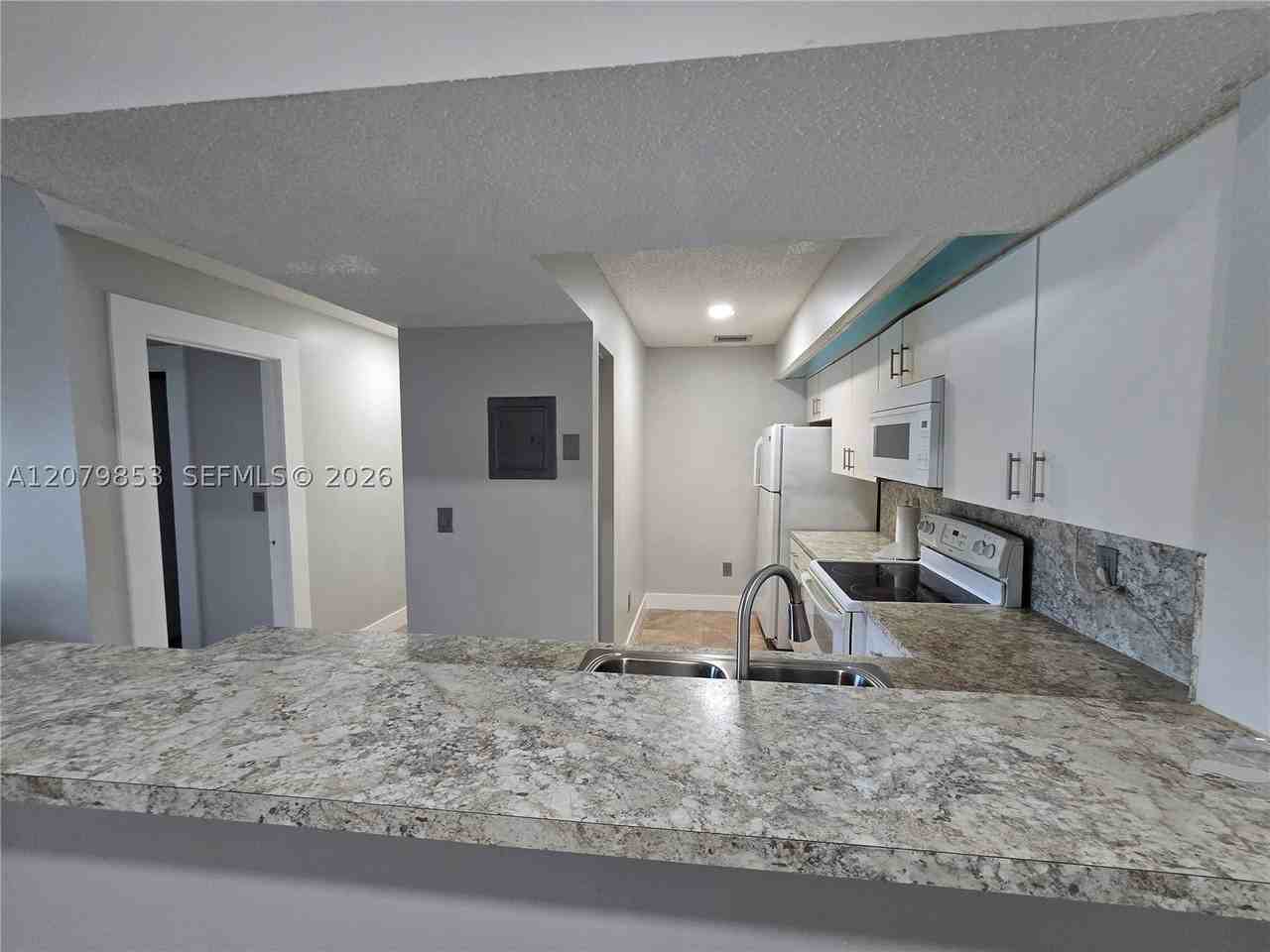 18860 Nw 57th Ave #305 - Photo 5 of 19