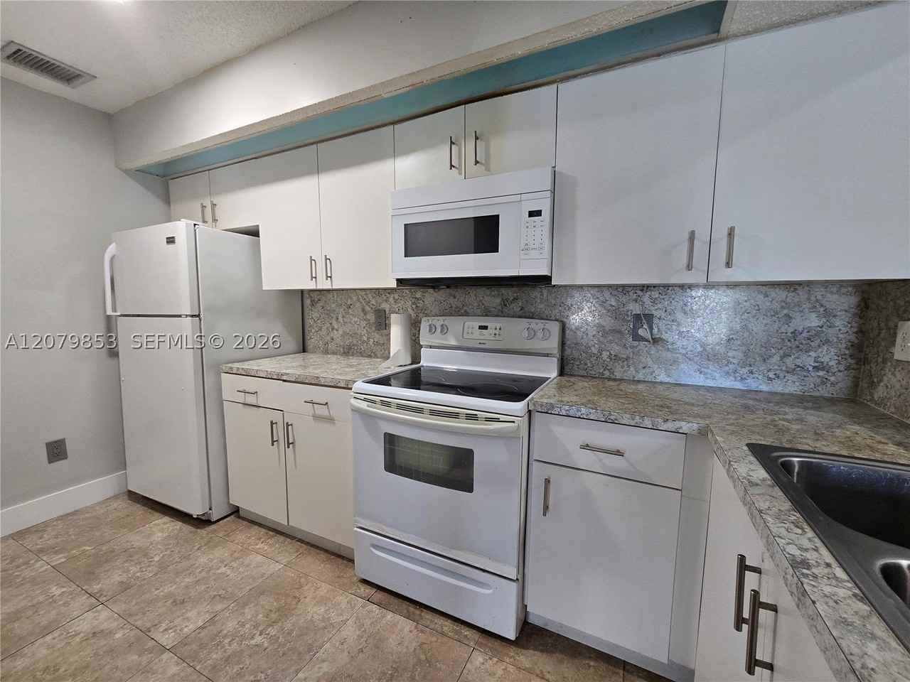 18860 Nw 57th Ave #305 - Photo 7 of 19