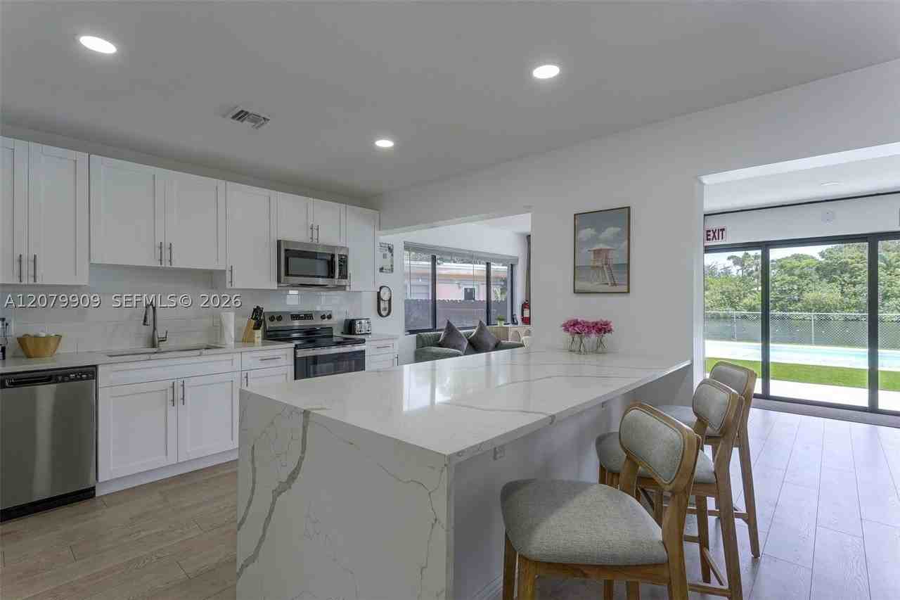 317 N 31st Ave - Photo 3 of 29