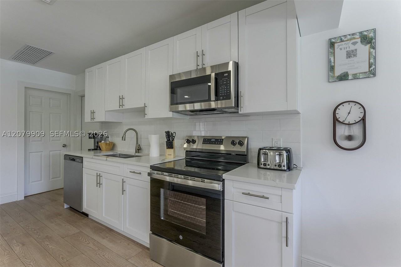 317 N 31st Ave - Photo 5 of 29