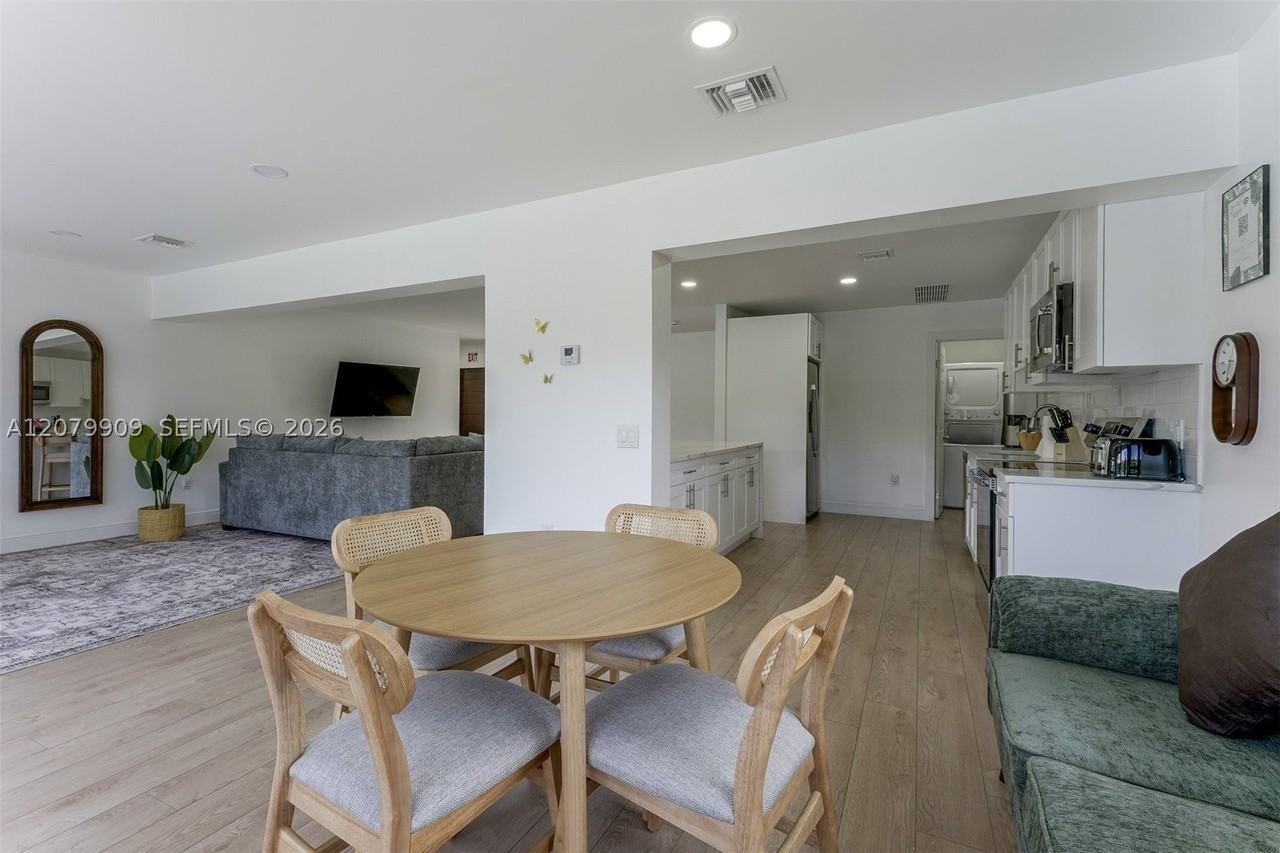 317 N 31st Ave - Photo 7 of 29