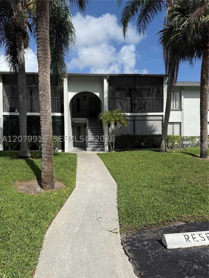 1014 Green Pine Blvd #H1