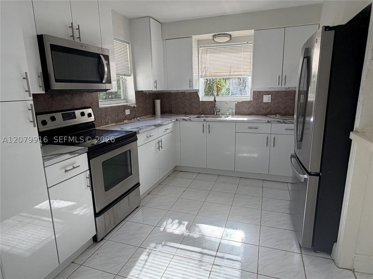 2446 Johnson St - Photo 3 of 17