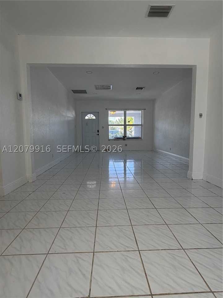 2446 Johnson St - Photo 5 of 17