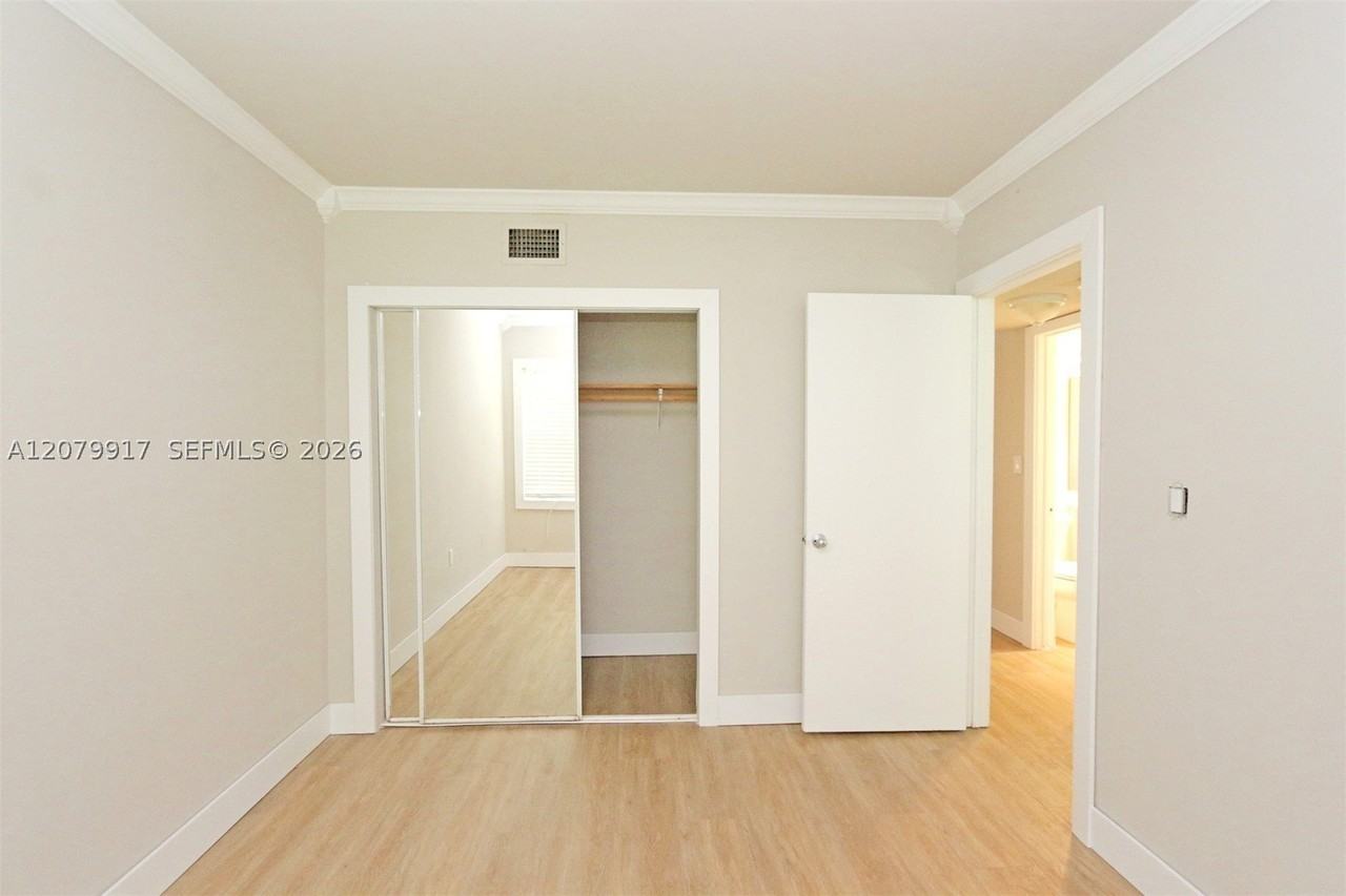 3375 Franklin Ave #B - Photo 7 of 20