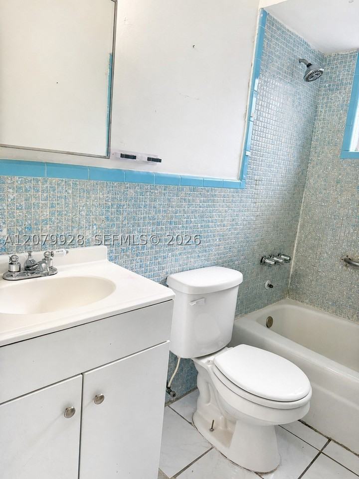 2700 Sw 62nd Ave #1 - Photo 2 of 3