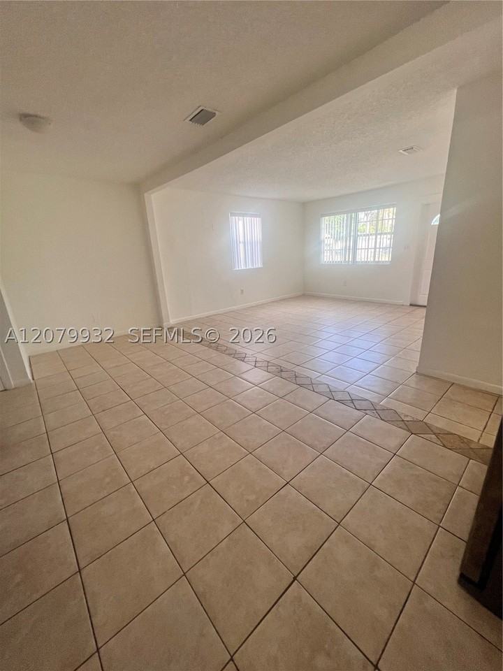 828 Sw 3rd St #828 - Photo 5 of 31