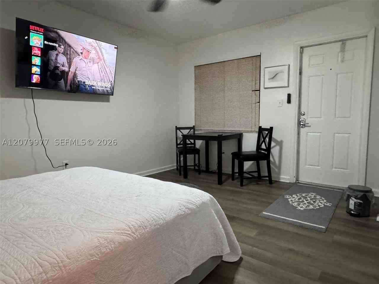 5639 Lincoln St #3 - Photo 4 of 12