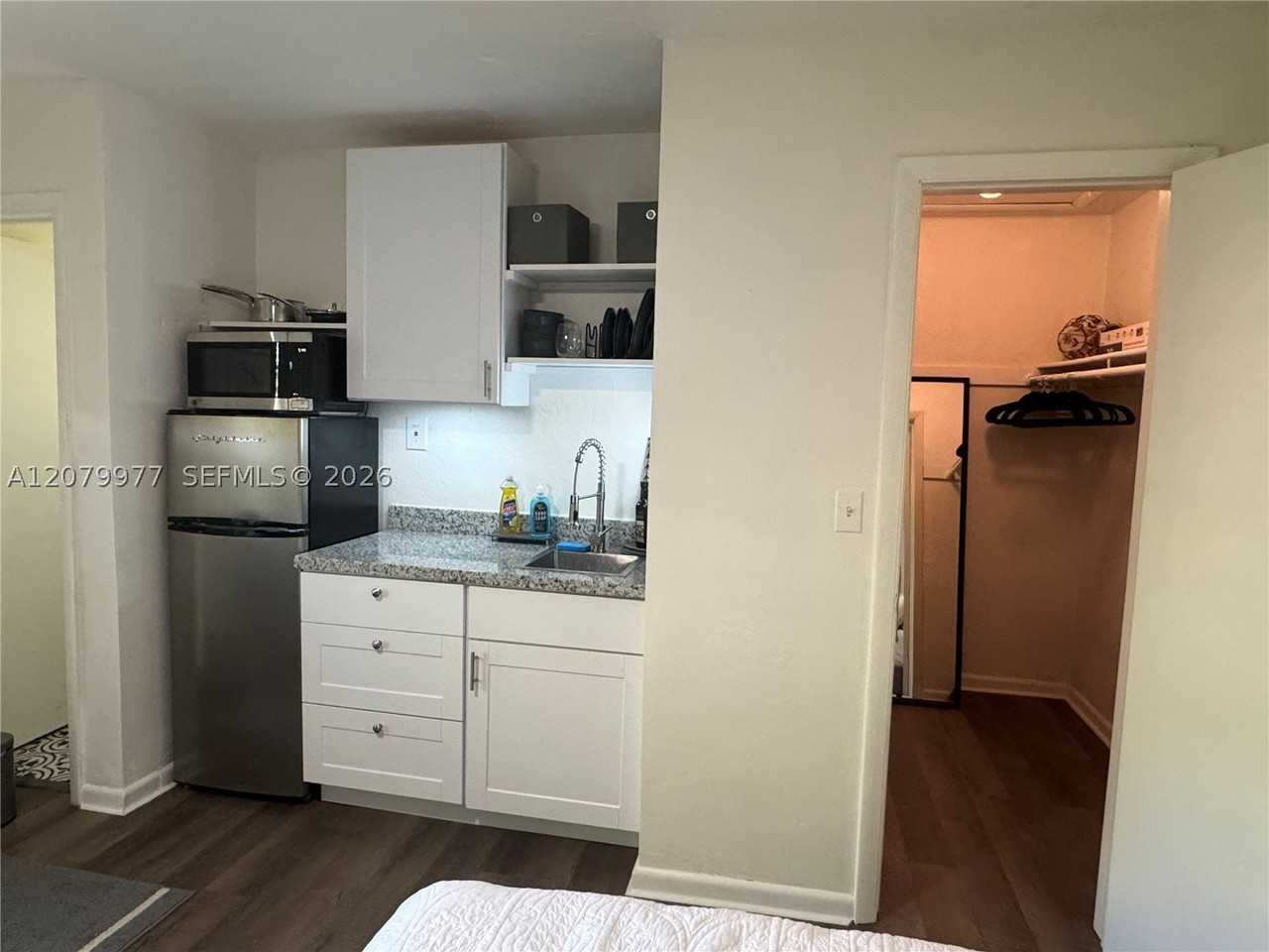5639 Lincoln St #3 - Photo 5 of 12