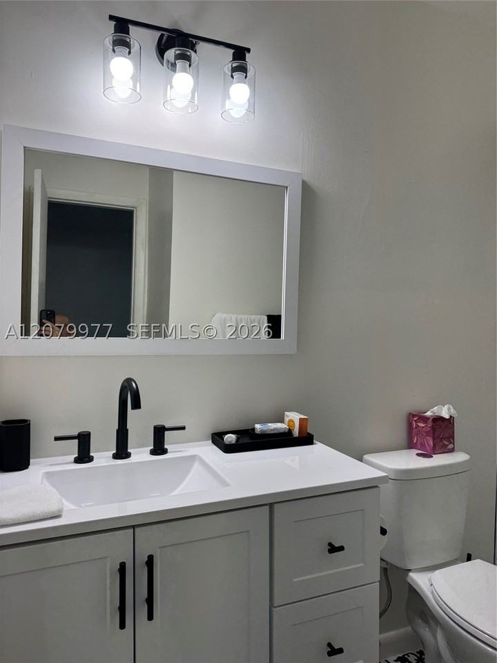 5639 Lincoln St #3 - Photo 7 of 12