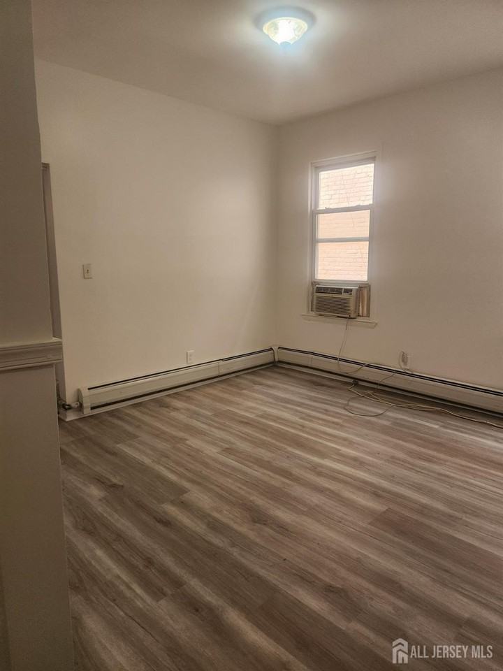 149 Lewis St #1A - Photo 5 of 8