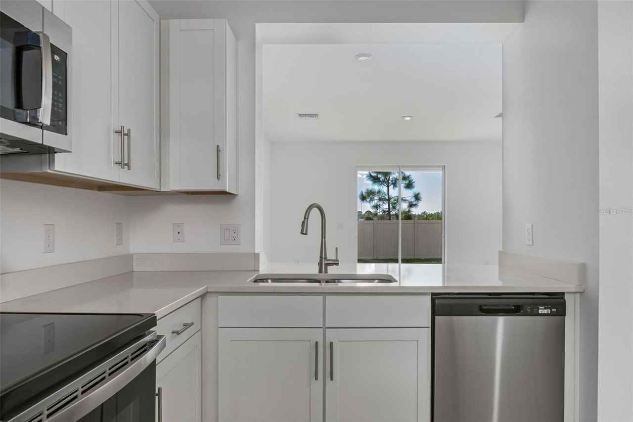 6357 Fairmont Ln - Photo 4 of 26