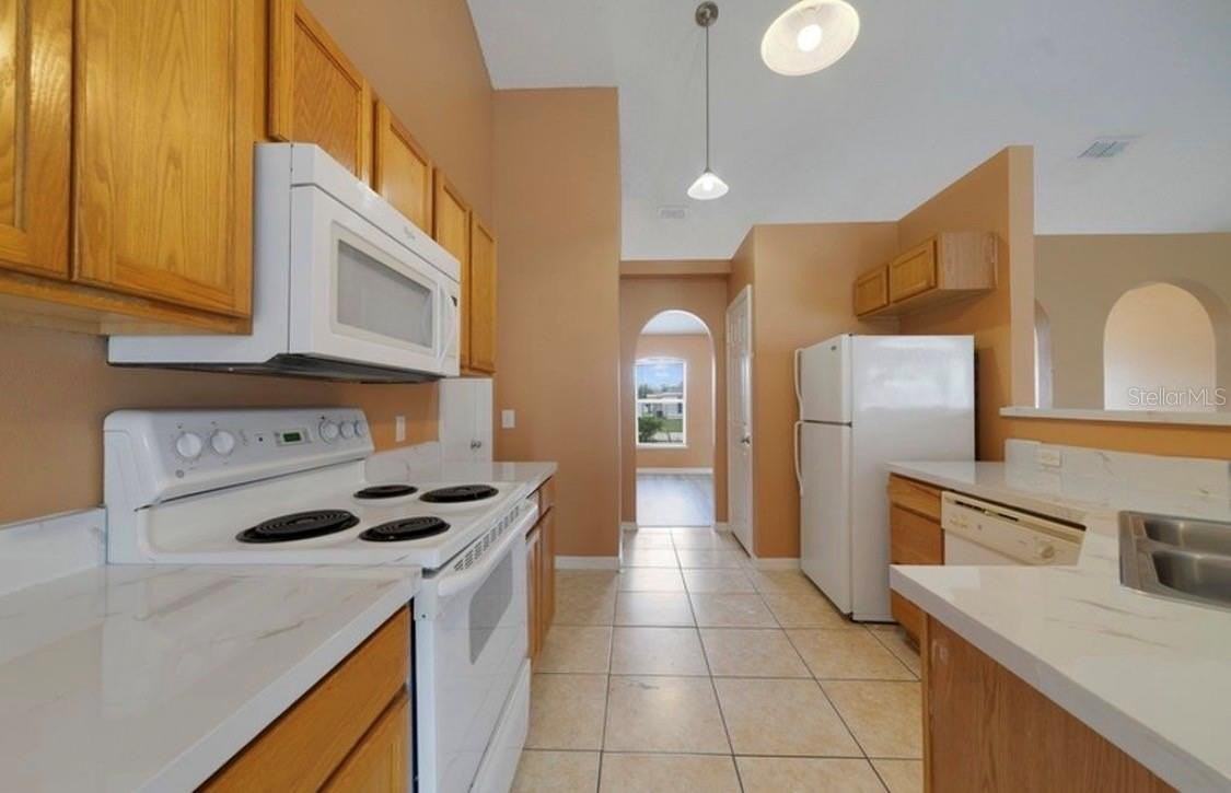 1907 Manatee Dr - Photo 2 of 7