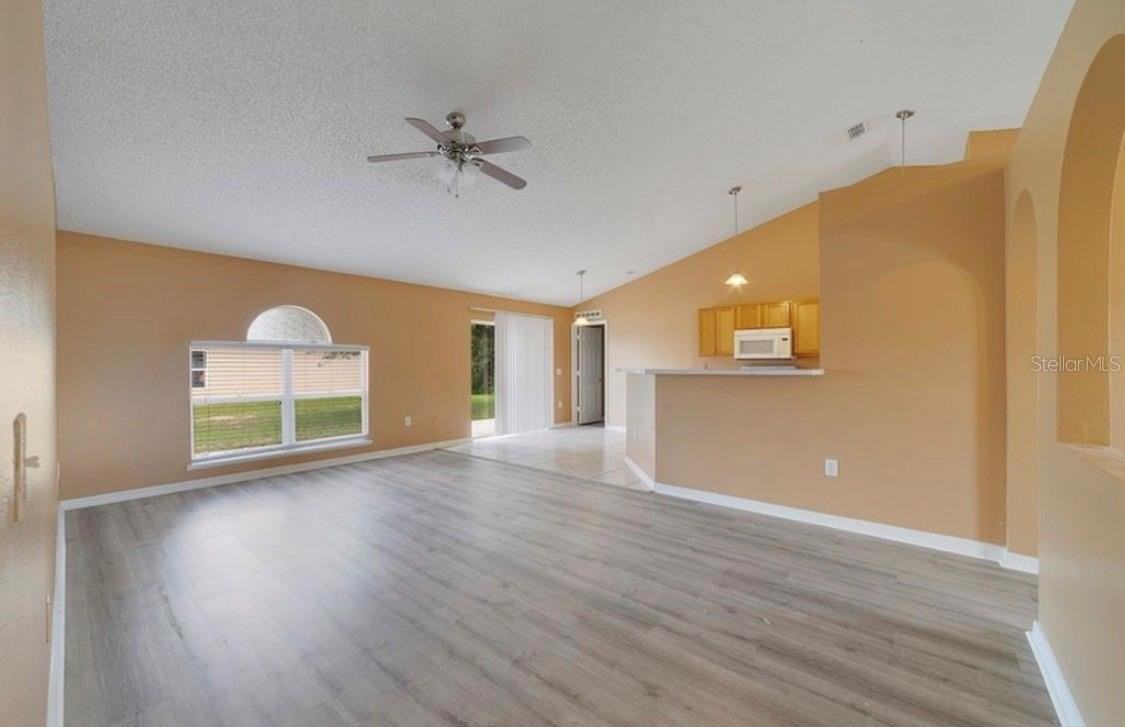 1907 Manatee Dr - Photo 4 of 7