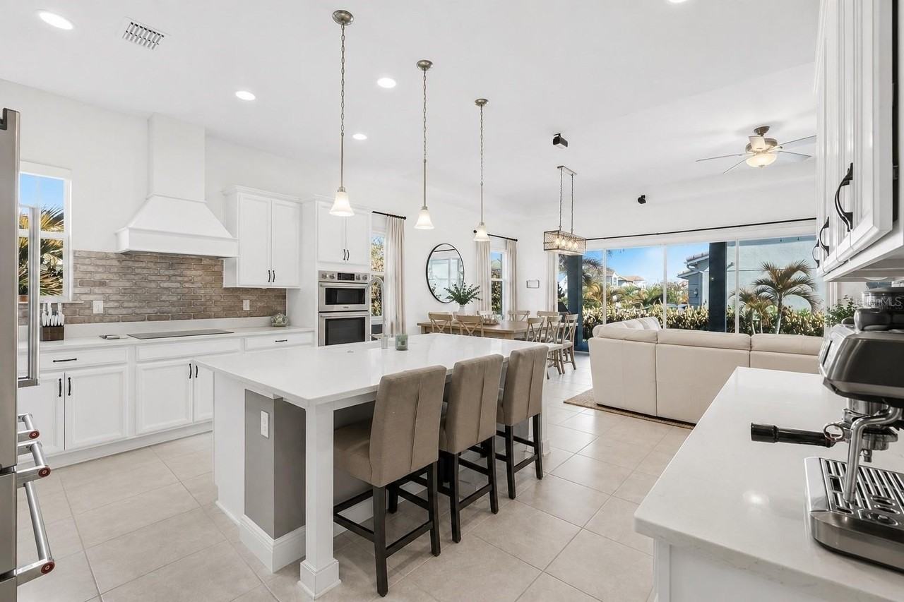 13321 Oakenshaw Ln - Photo 6 of 50