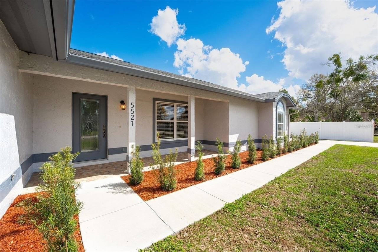5521 Oak St - Photo 3 of 8