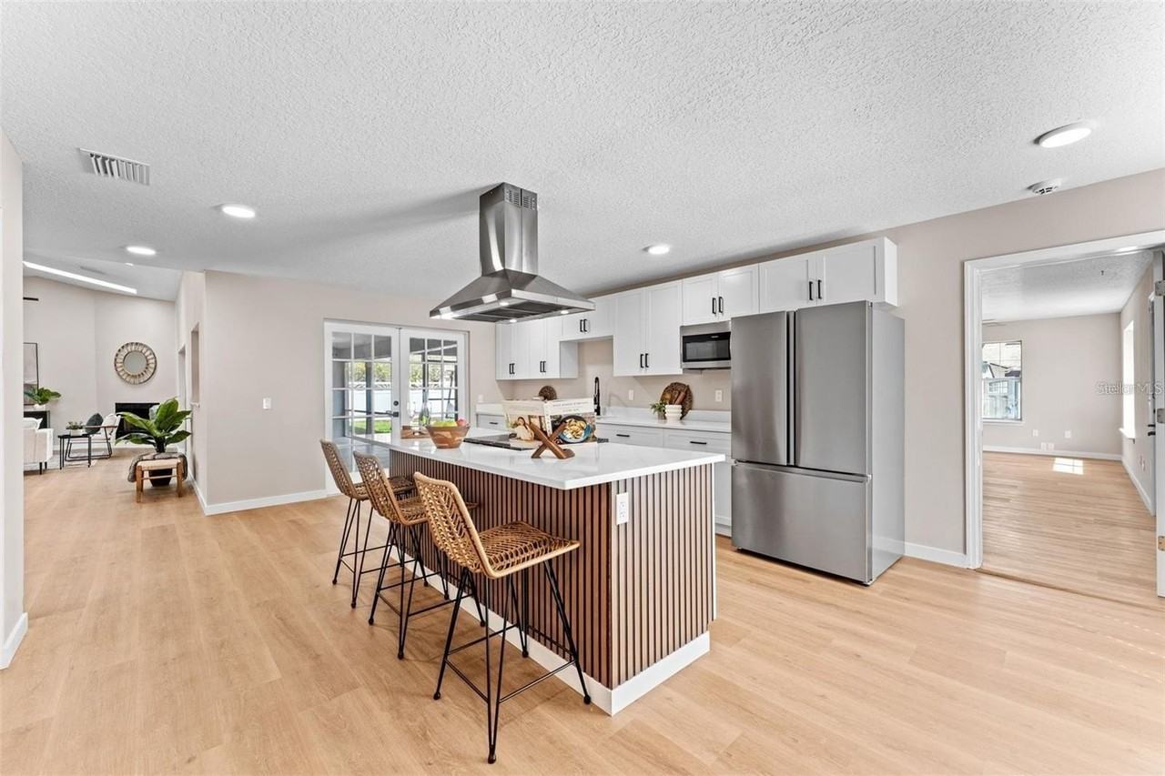 5521 Oak St - Photo 4 of 8