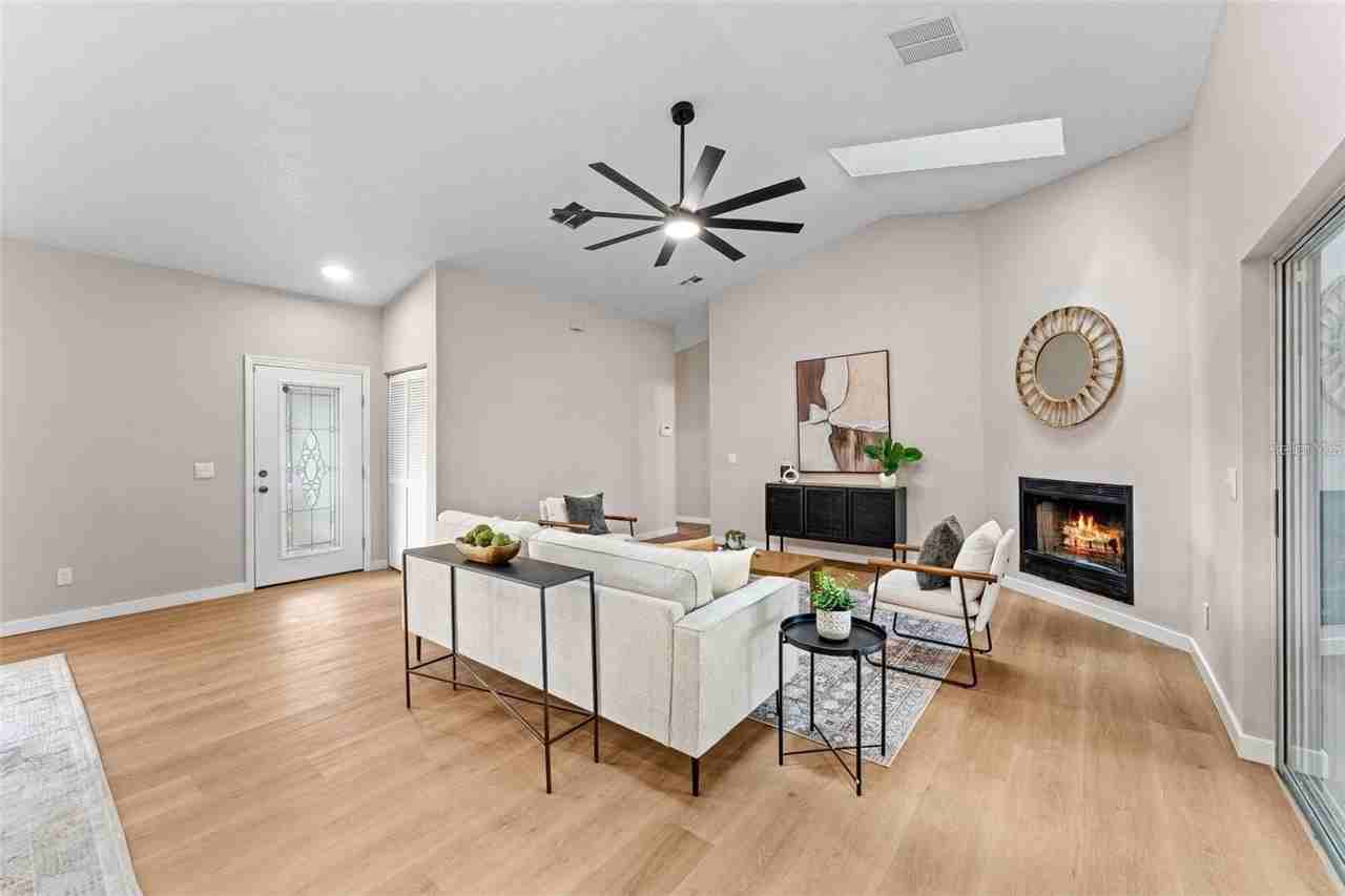 5521 Oak St - Photo 5 of 8