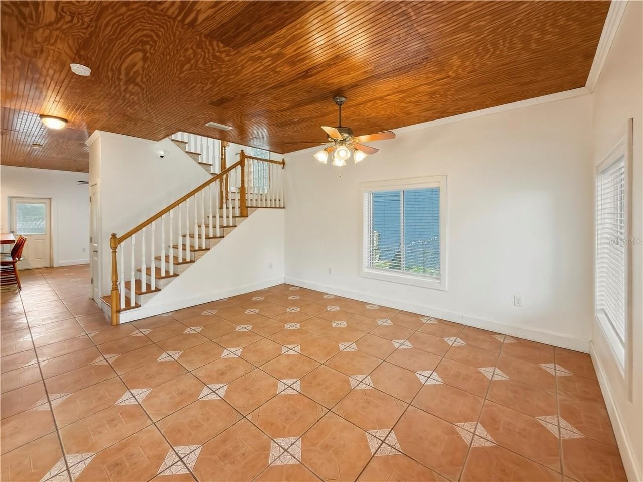 211 E 131st Ave - Photo 4 of 44