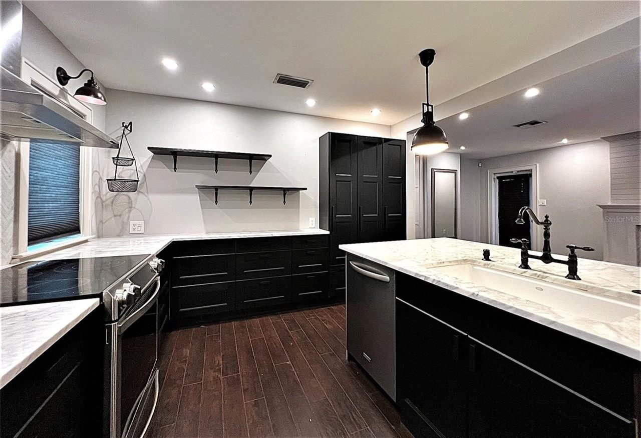 7830 46th Way N - Photo 3 of 27