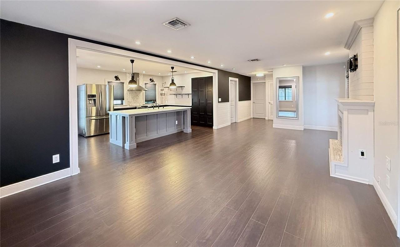 7830 46th Way N - Photo 4 of 27