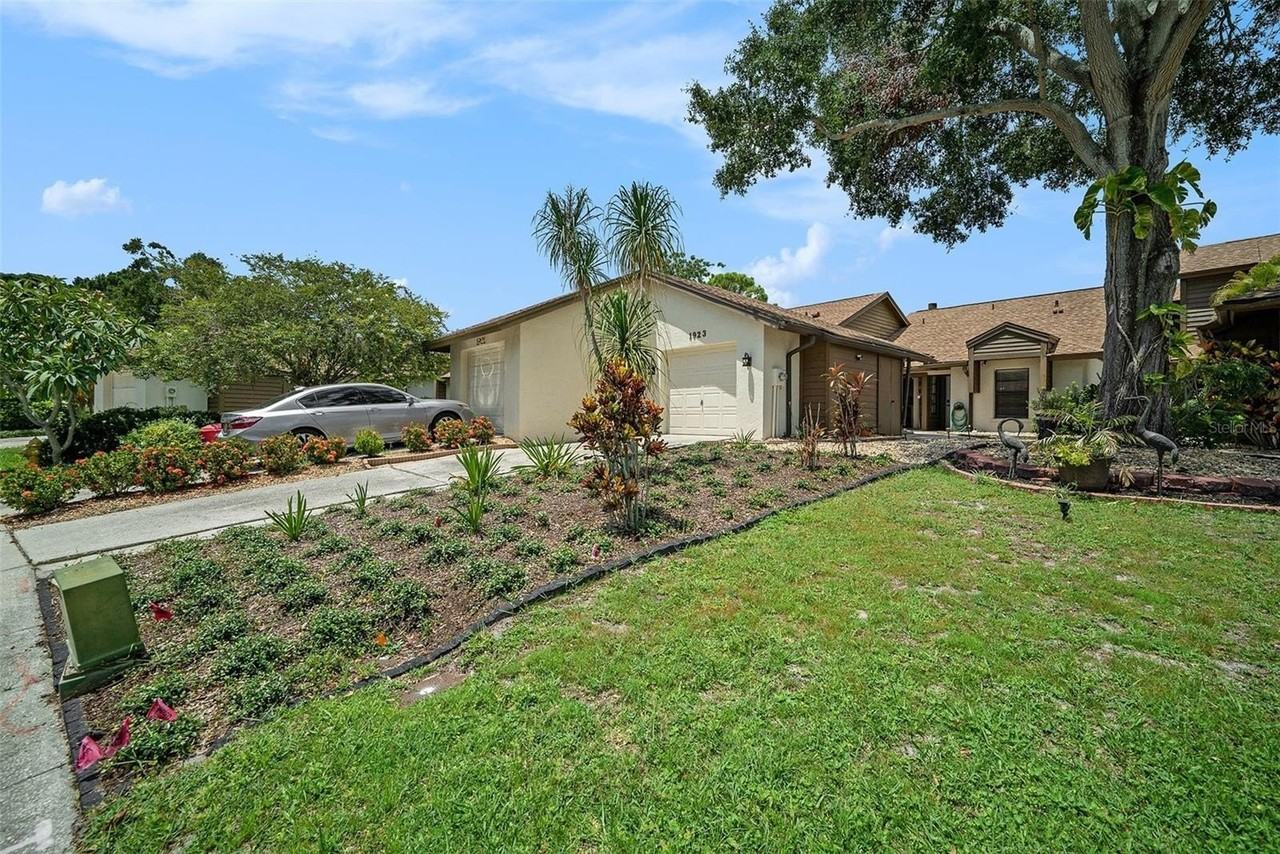 1923 Bayshore Ct - Photo 4 of 26