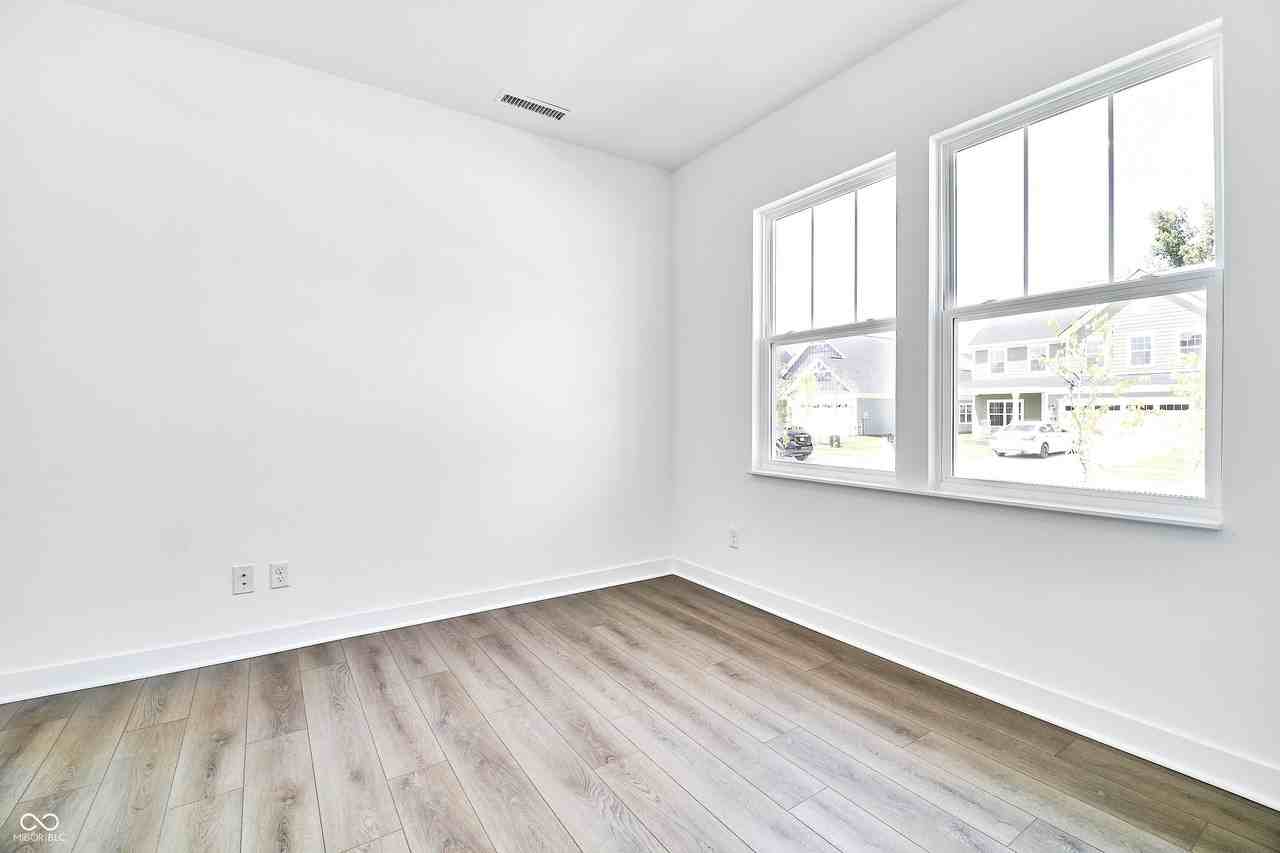 408 Eisenhower St - Photo 4 of 50