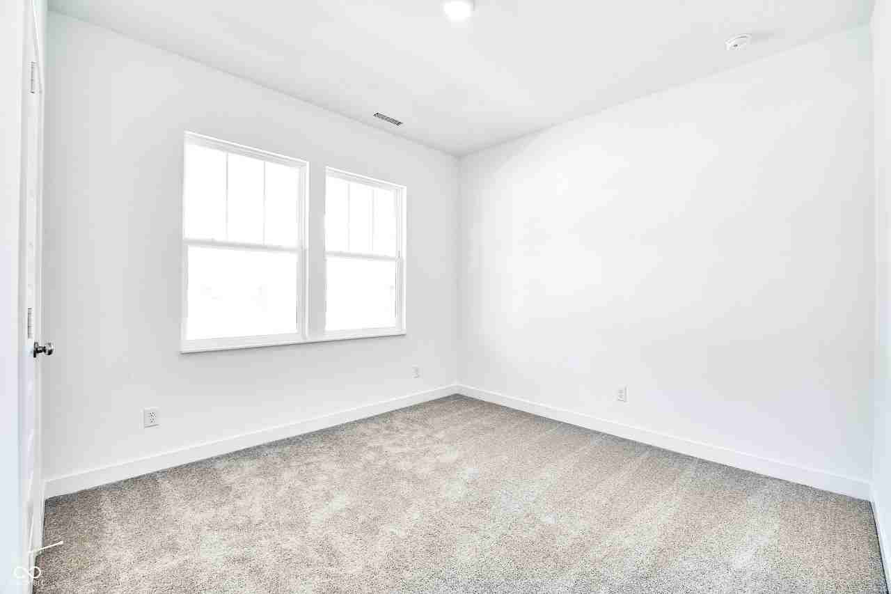 408 Eisenhower St - Photo 6 of 50