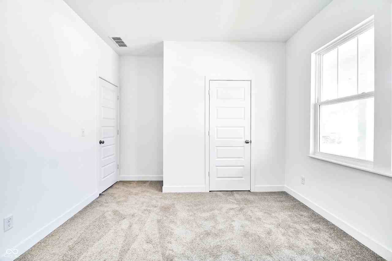 408 Eisenhower St - Photo 7 of 50