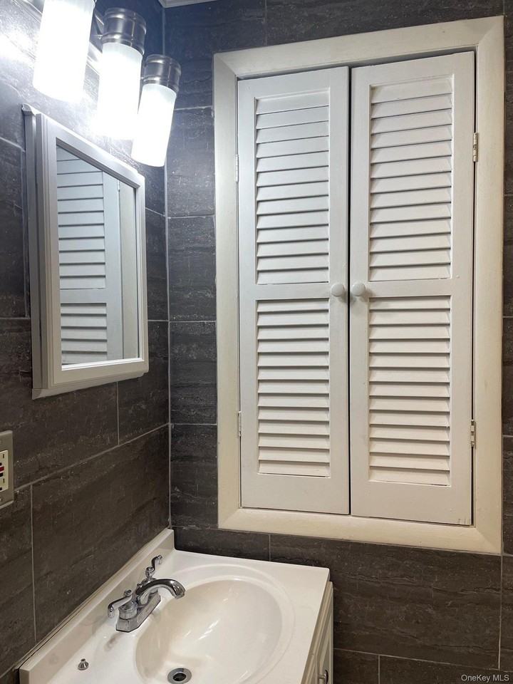 2 Rocco Dr - Photo 7 of 10
