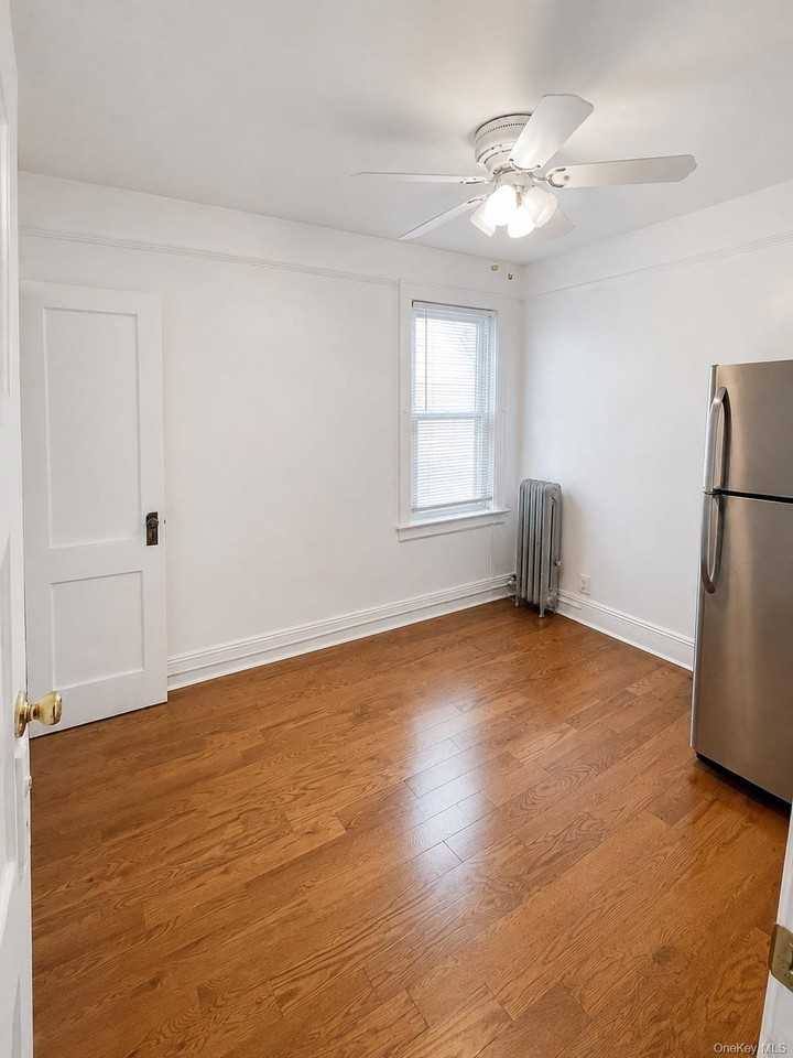 8815 215th St - Photo 4 of 7