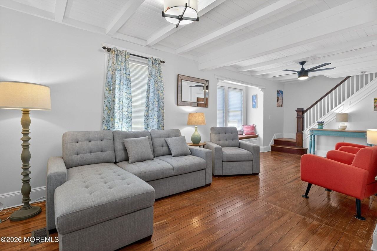 82 Franklin Ave - Photo 7 of 35