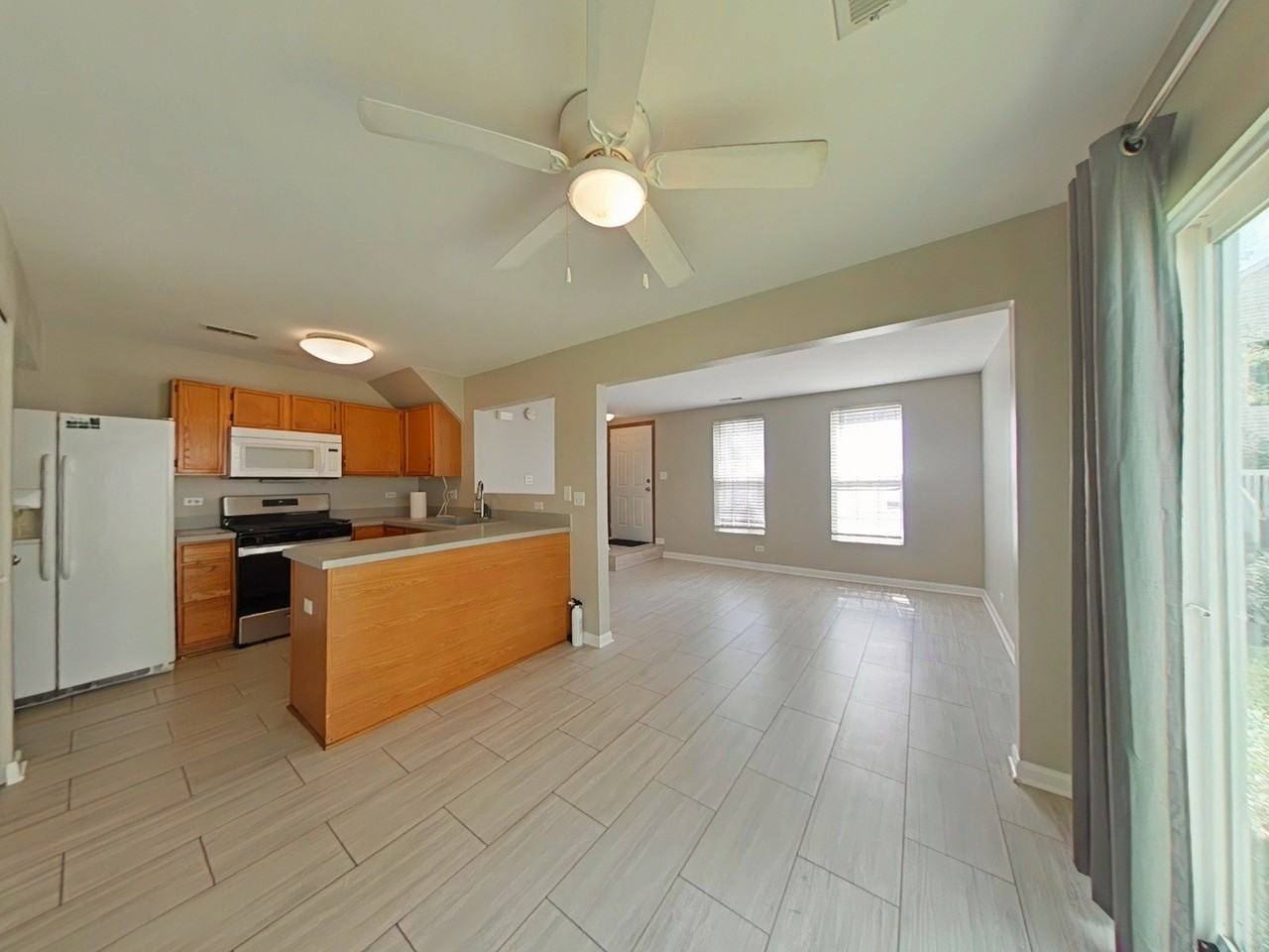 1101 Symphony Dr - Photo 3 of 8