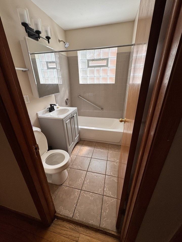 706 E 106th St #1 - Photo 5 of 11