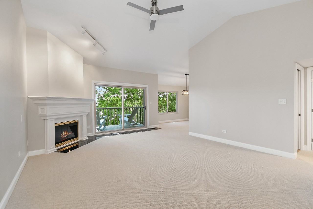 25 Shoreline Rd #B - Photo 3 of 30