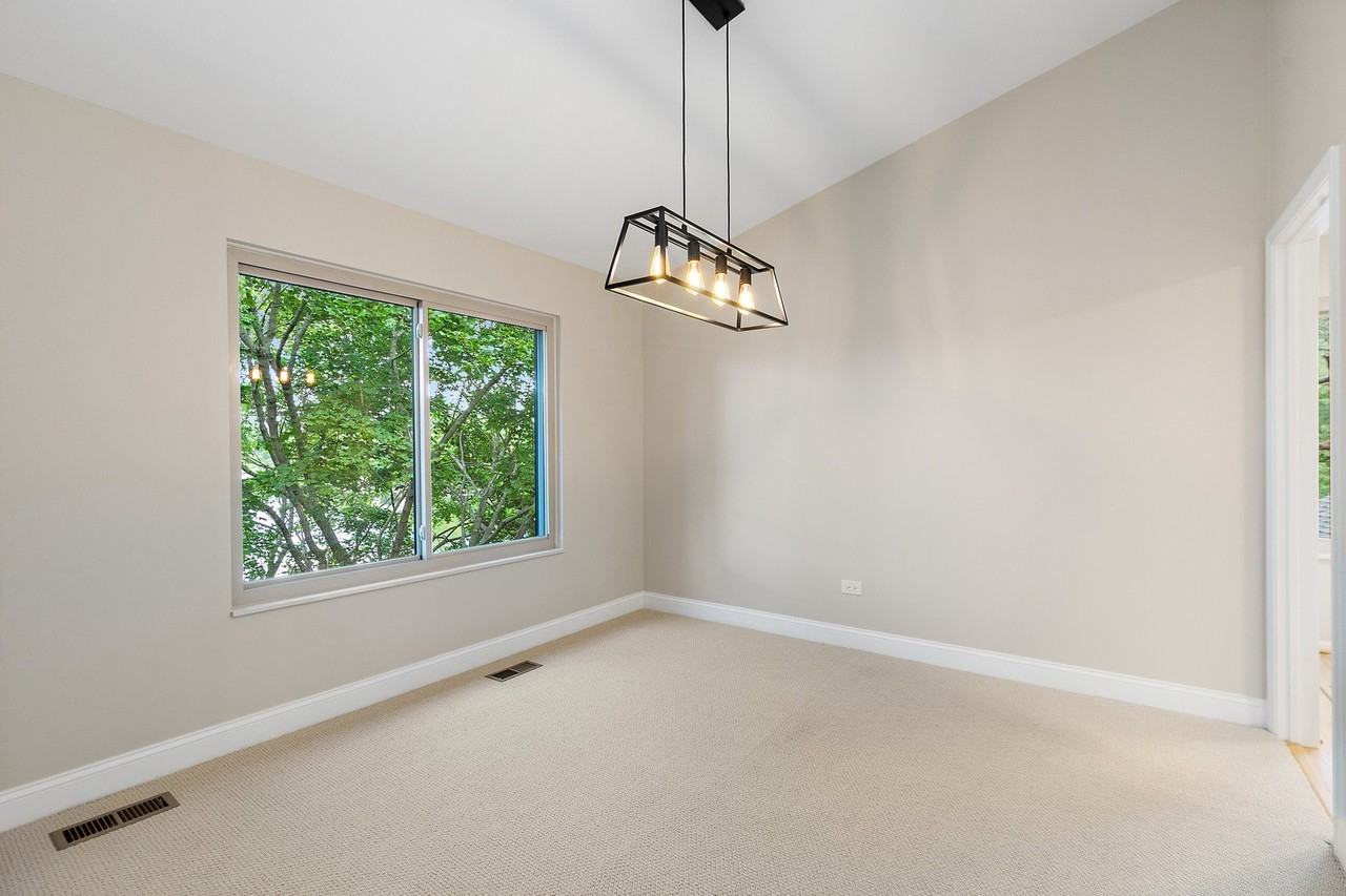 25 Shoreline Rd #B - Photo 4 of 30