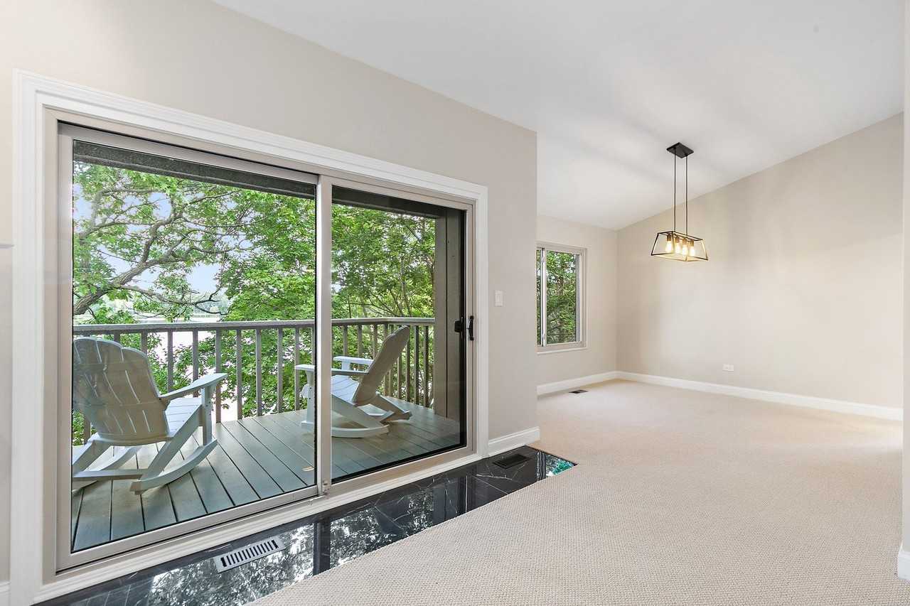 25 Shoreline Rd #B - Photo 5 of 30