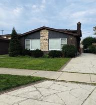 7011 N Hamlin Ave - Photo 1 of 1