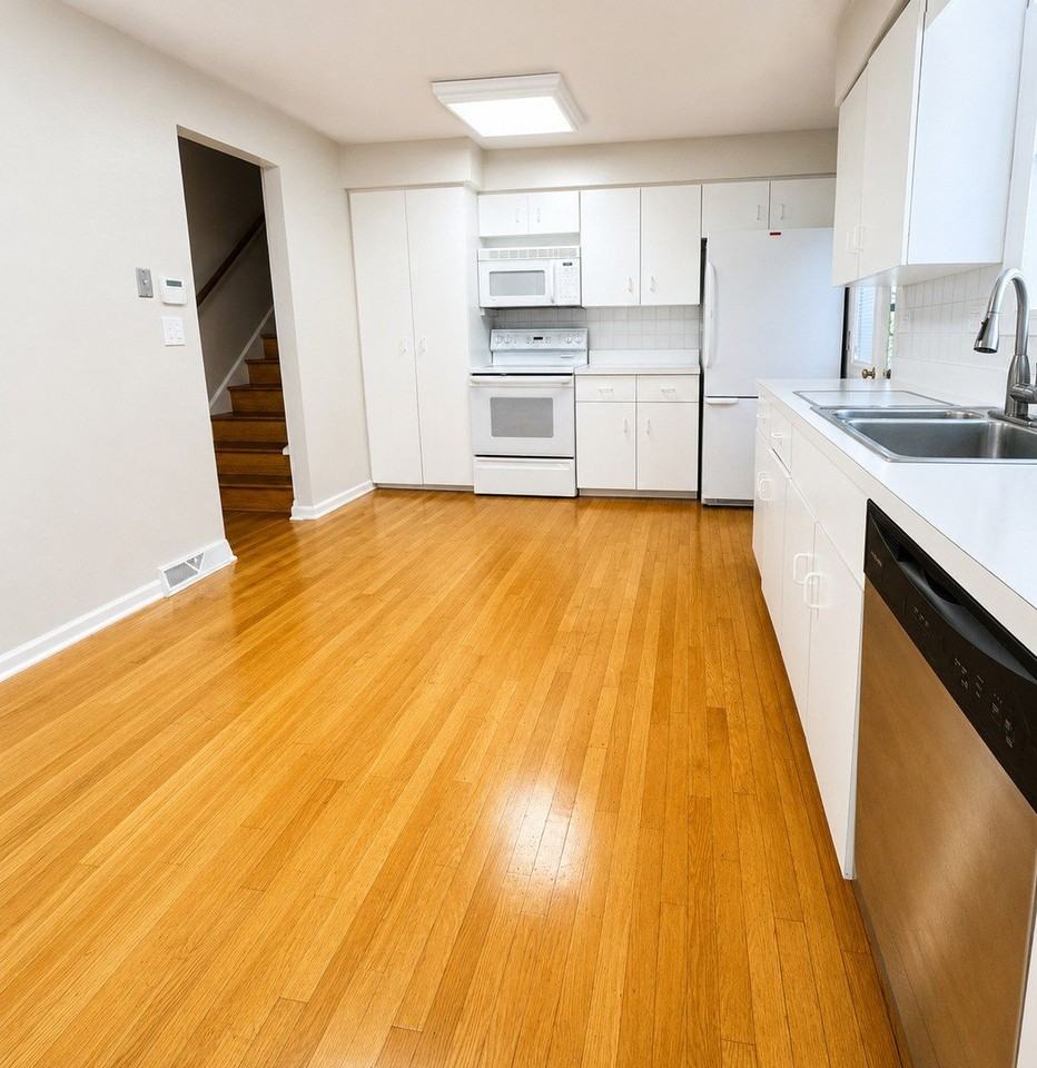 7011 N Hamlin Ave - Photo 3 of 4
