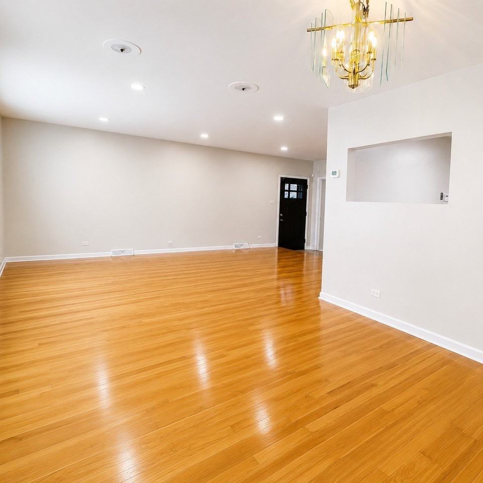 7011 N Hamlin Ave - Photo 4 of 4