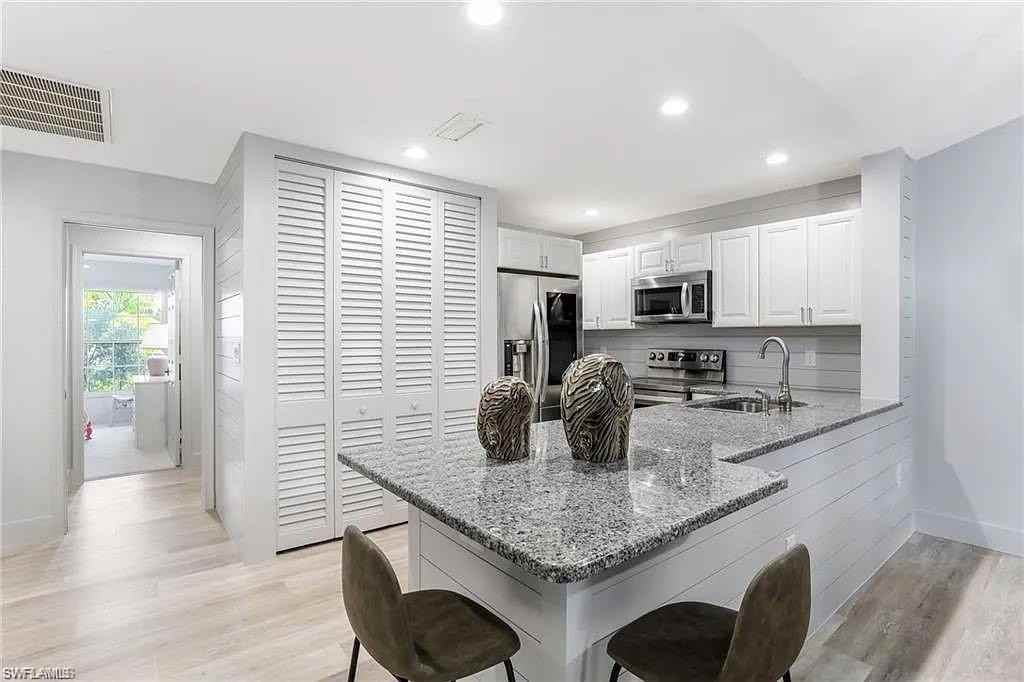 5635 Turtle Bay Dr #8 - Photo 5 of 21
