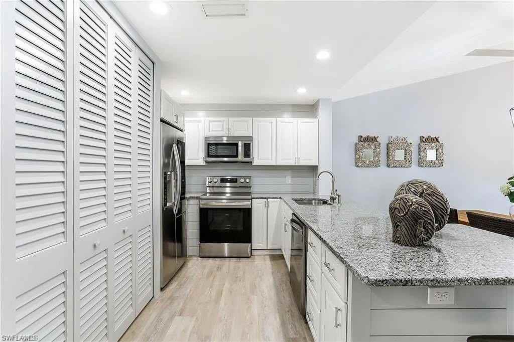 5635 Turtle Bay Dr #8 - Photo 6 of 21
