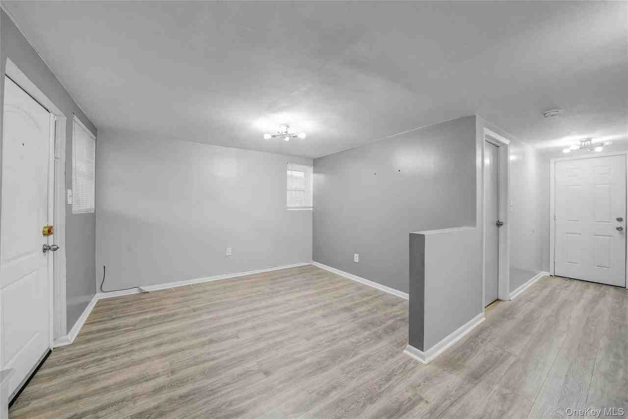 1318 E 58th St - Photo 2 of 11
