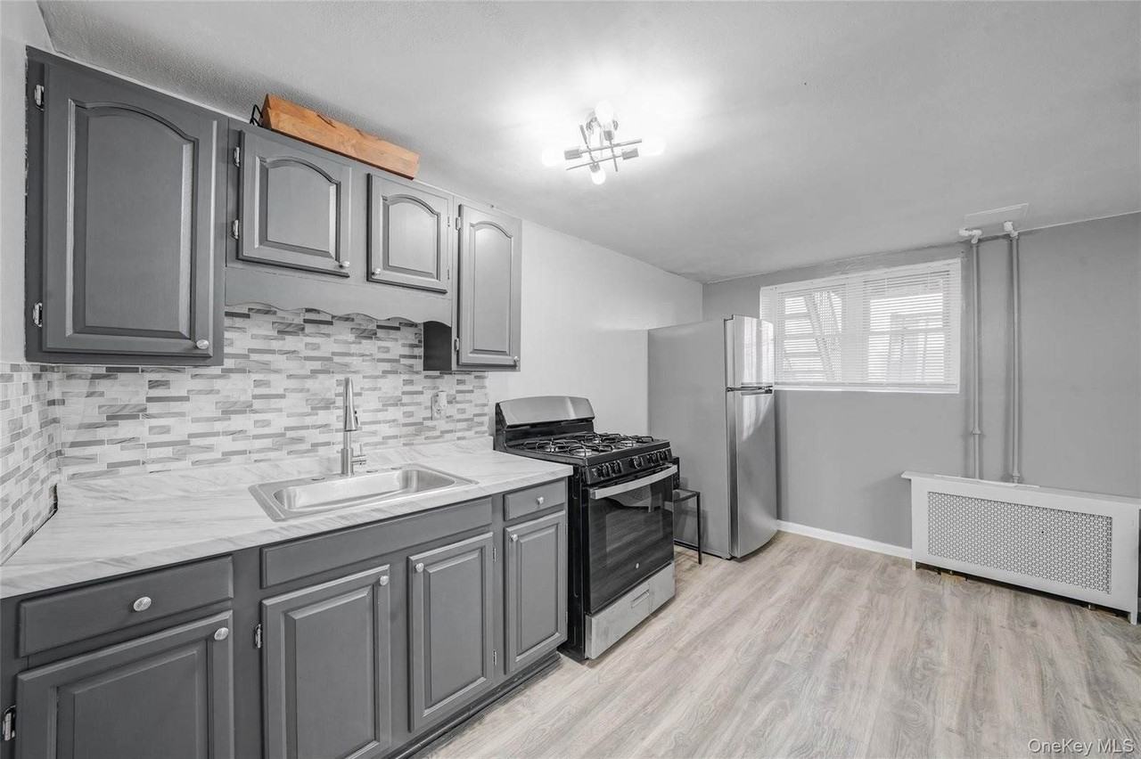 1318 E 58th St - Photo 6 of 11
