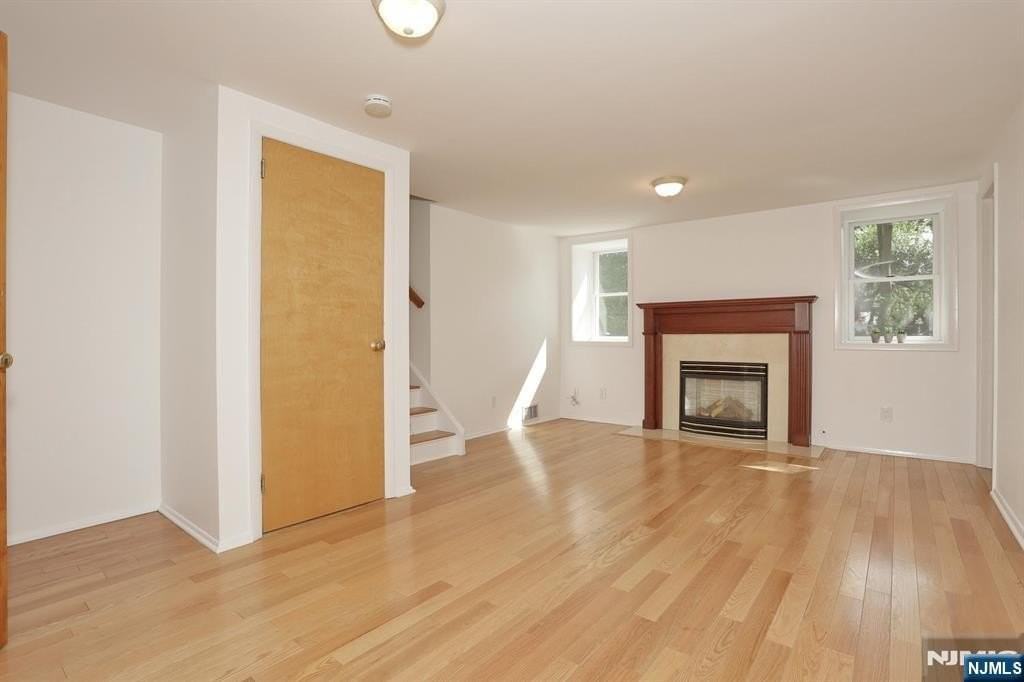 253 Jeffer St - Photo 7 of 20