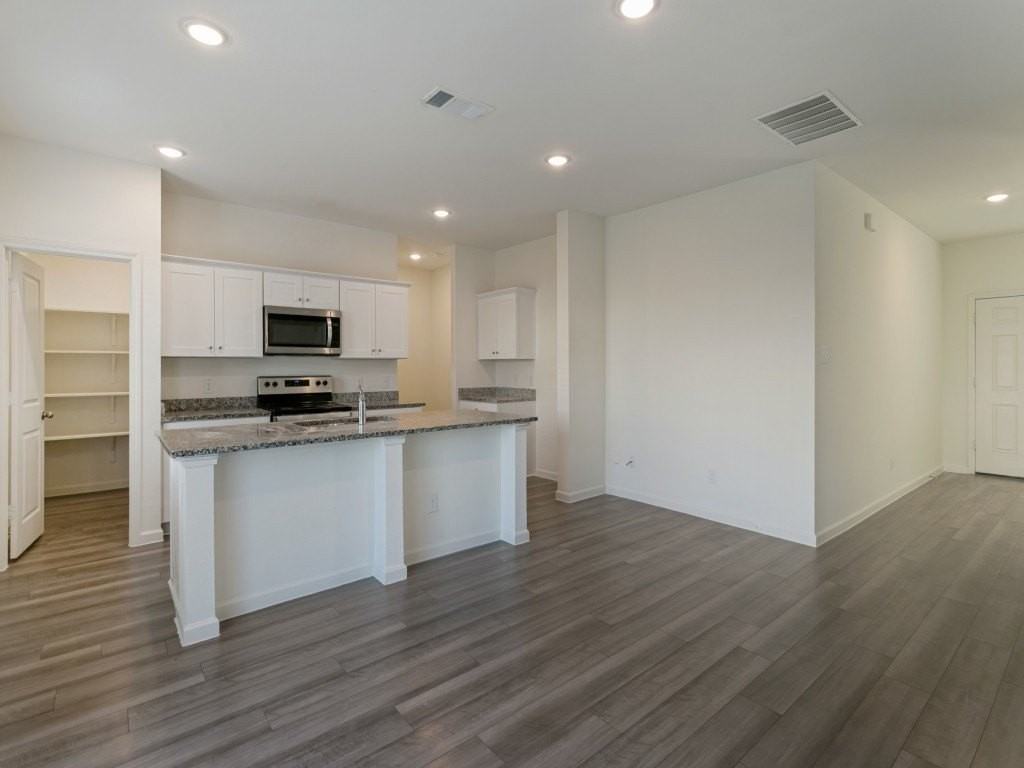 10328 Rosegreen Ln - Photo 4 of 12