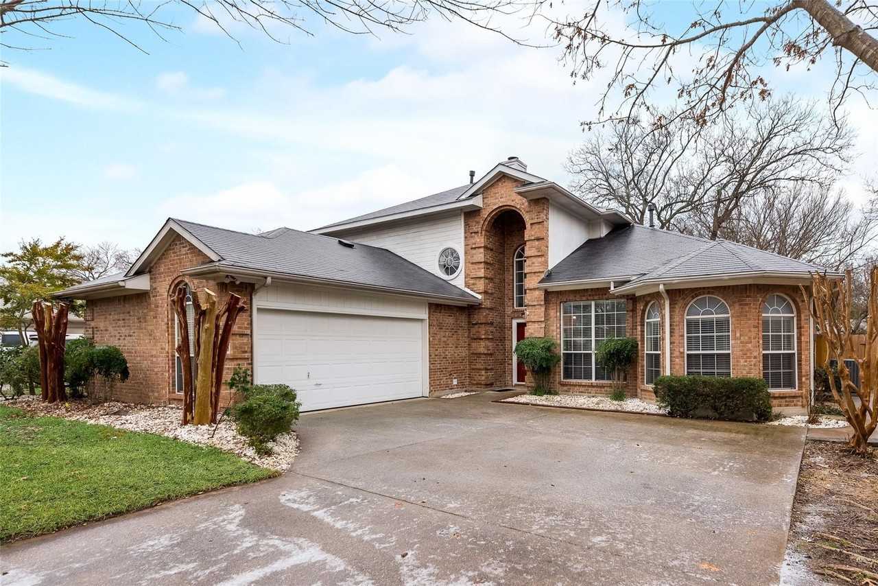 913 Wisperwood Dr - Photo 2 of 35